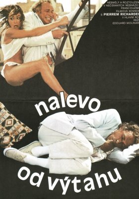 Plakát: Nalevo od výtahu